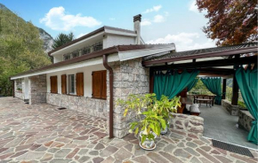 4 Bedroom Stunning Apartment In Bordogna